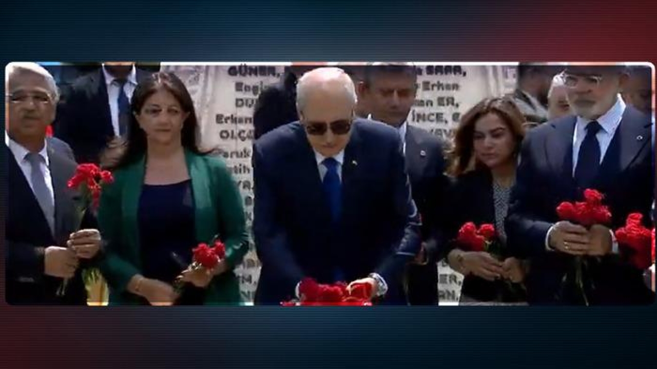 Meclis'te 15 Temmuz Anma Töreni! Anıta Karanfiller Bırakıldı