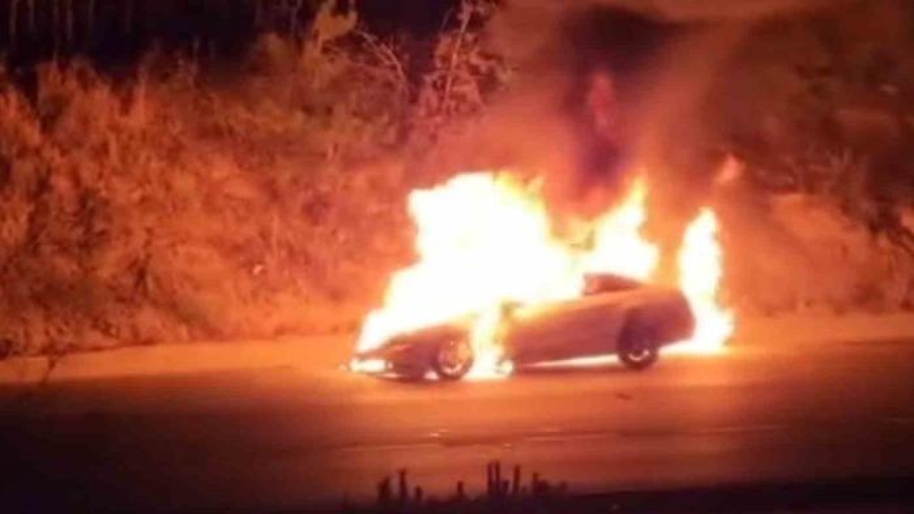 Seyir Halindeki Otomobil Alev Alev Yandı