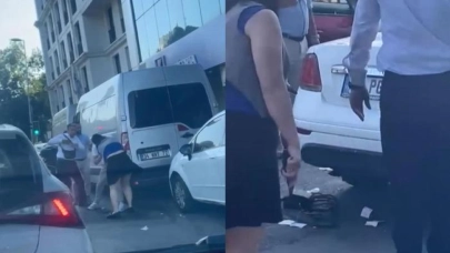 Sigarasını Söndürmesini İsteyen Taksiciye Saldırdı