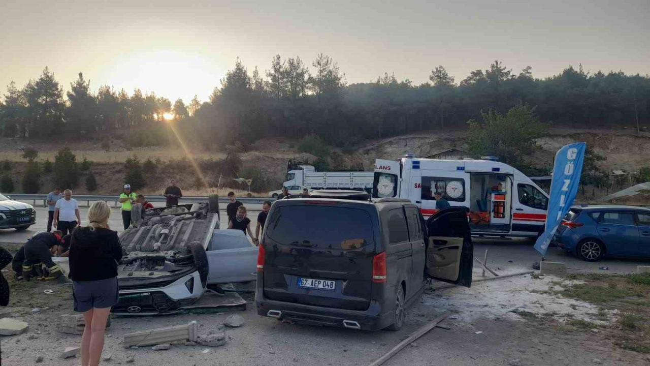 Otomobil Takla Attı: 6 Yaralı