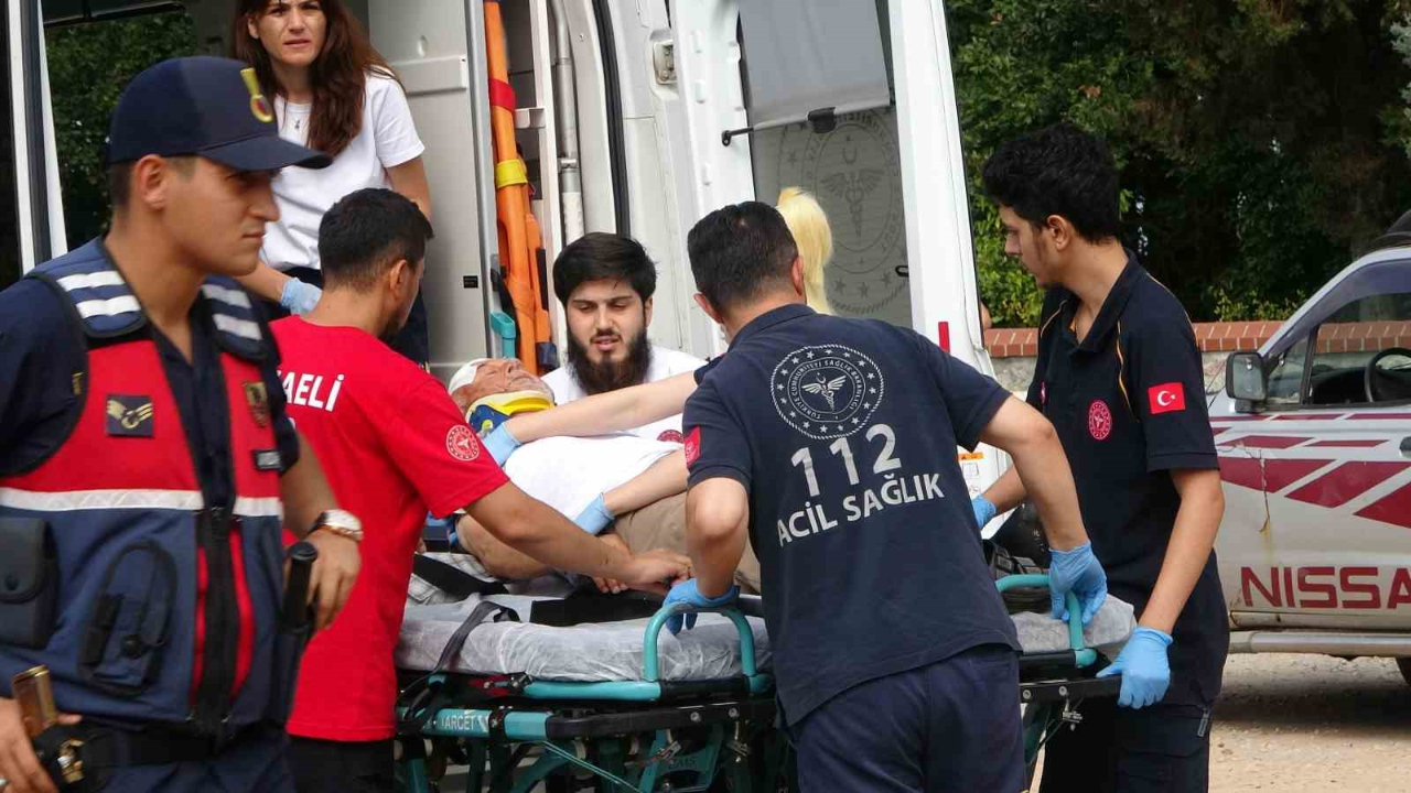Otomobiller Çarpıştı: 2’si Çocuk 8 Yaralı