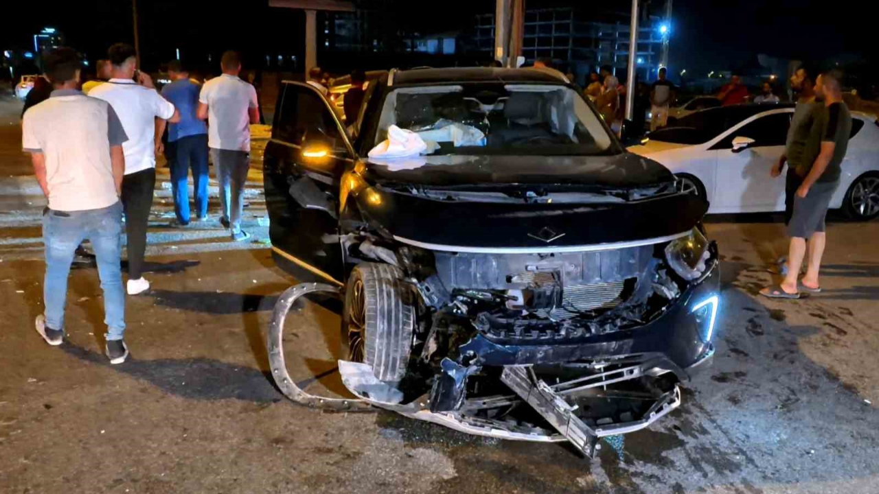 İki Araç Çarpıştı: 7 Yaralı