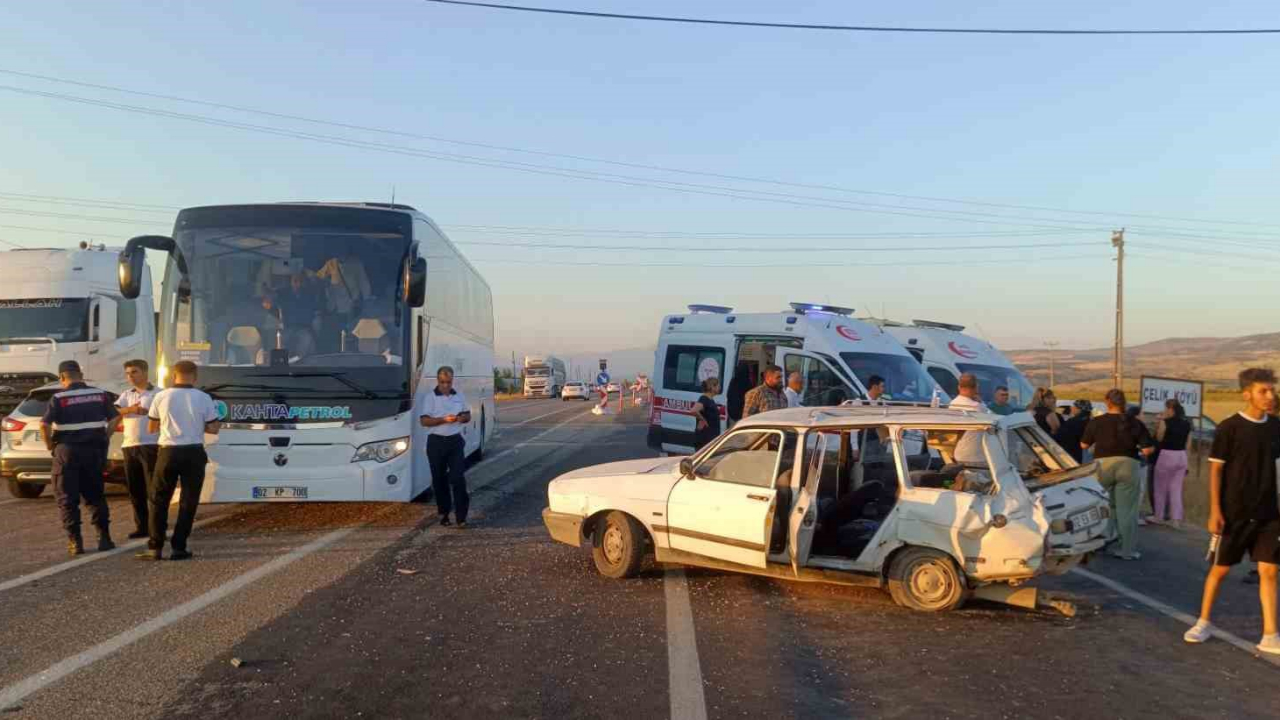 Kavşakta Feci Kaza:5 Yaralı