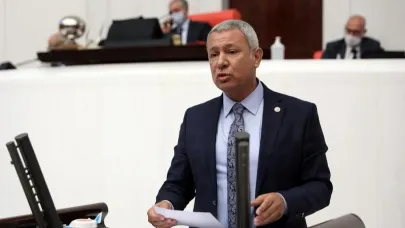 Sümer'den Kozan Mal Müdürlüğü’nün Kapatılmasına Tepki:''Sessiz Bir Terk Eylemidir!''