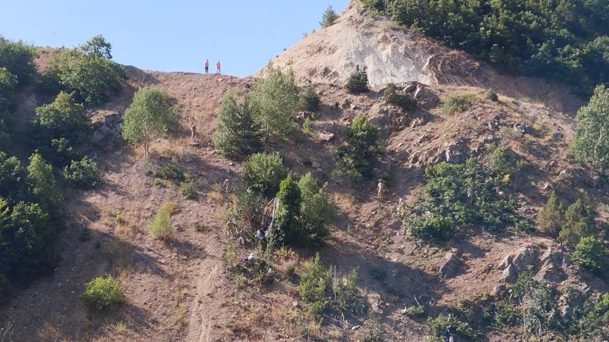 Minibüs Uçuruma Yuvarlandı: 4 Ölü, 18 Yaralı Var