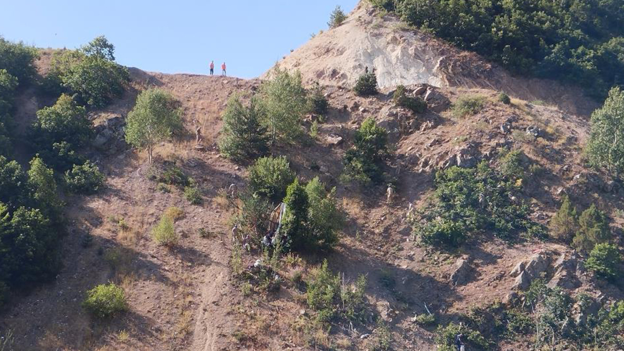 Minibüs Uçuruma Yuvarlandı: 4 Ölü, 18 Yaralı Var