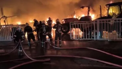 Gece Alevlerle Aydınladı:3 Dükkan, 22 Traktör Yandı
