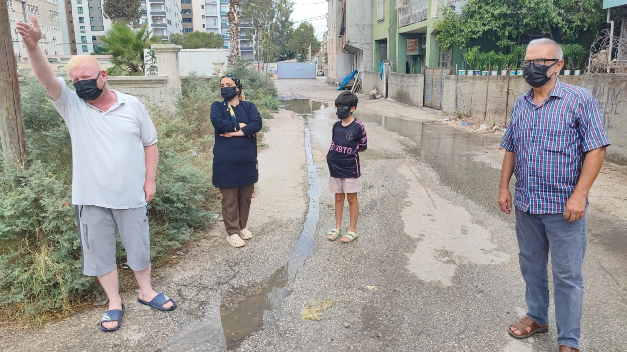 Adana'da Kanalizasyon Krizi :Maskeyle Dışarı Çıkıyorlar