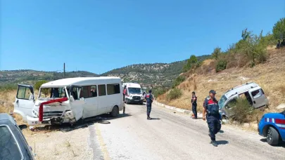 İşçileri Taşıyan Minibüs Ticari Araçla Çarpıştı:8 Yaralı