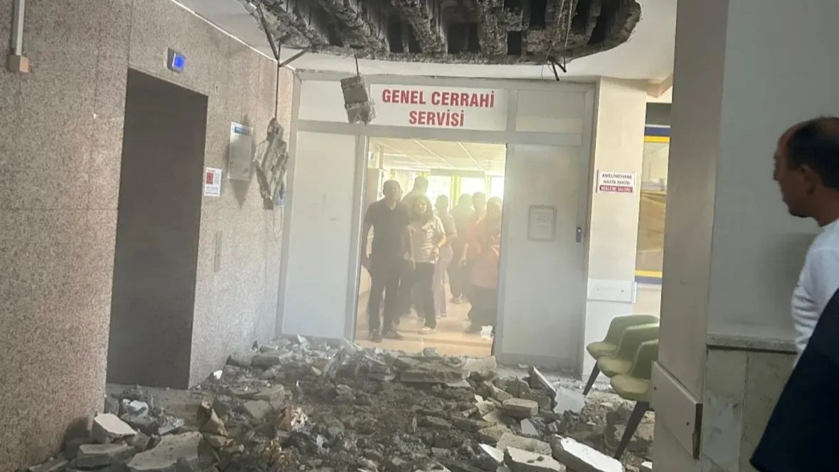 Denizli Devlet Hastanesi'nde Tavan Çöktü:2 Yaralı