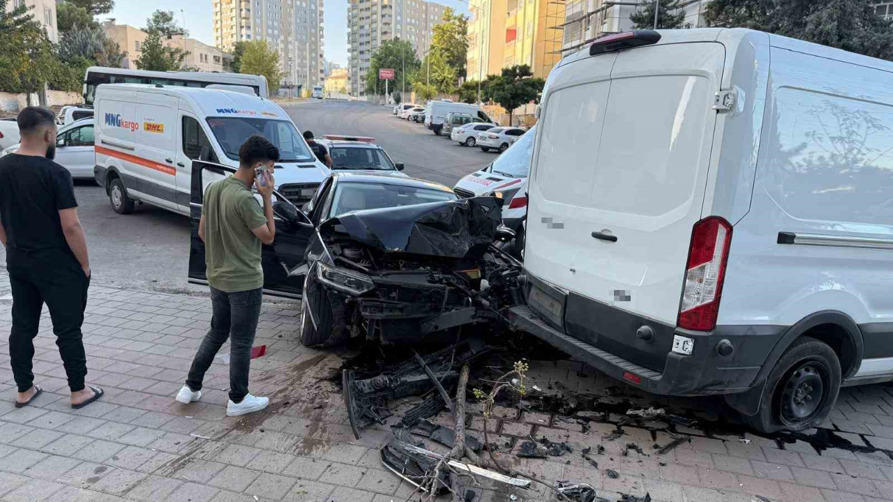 Otomobil İle Minibüs Çarpıştı:1 Yaralı