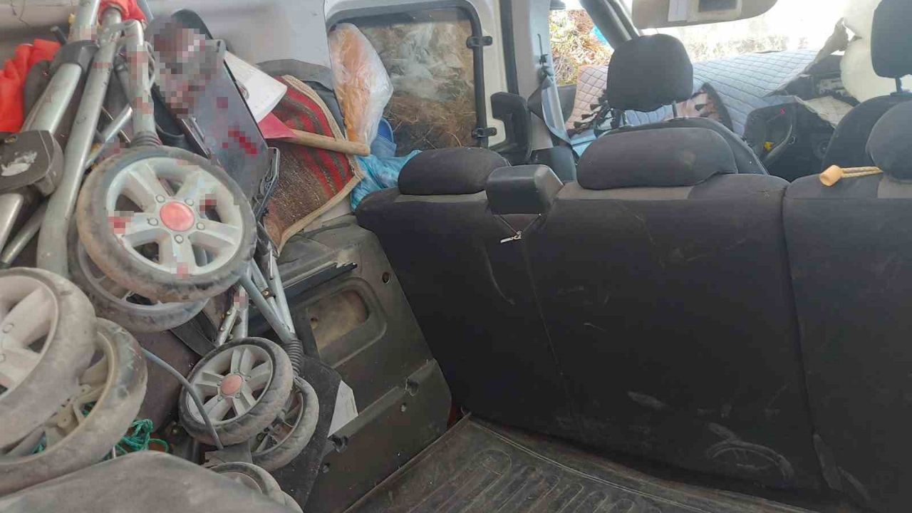 Ehliyetsiz Kullandığı Araç Şarampole Yuvarlandı:3 Yaralı