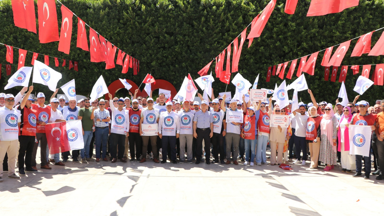 Memur-Sen'in Adana'daki Eylemine Eğitim-Bir-Sen'den Güçlü Destek