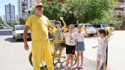 Sarı Şalvarlı Limon Dondurmacısı:Sokak Sokak Gezip Ekmek Parasını Kazanıyor