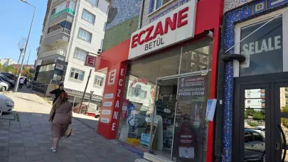 Kontrolden Çıktı, Eczaneye Daldı