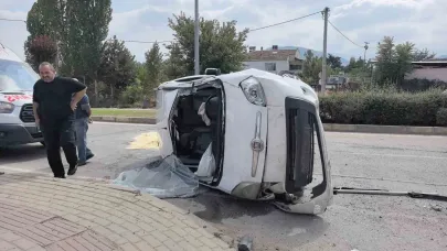 Kontrolden Çıktı, Taklalar Attı:2 Yaralı