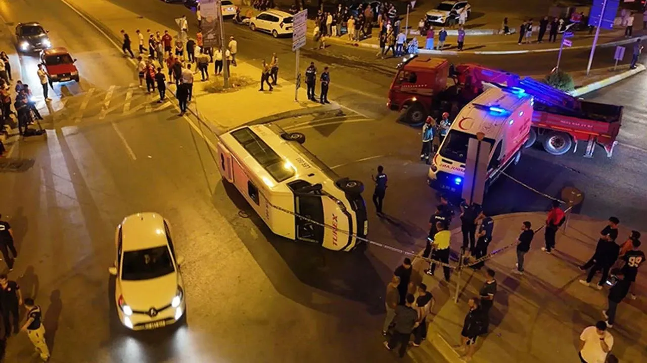 Aşırı Süratli Otomobil Kazaya Neden Oldu:10 Yaralı