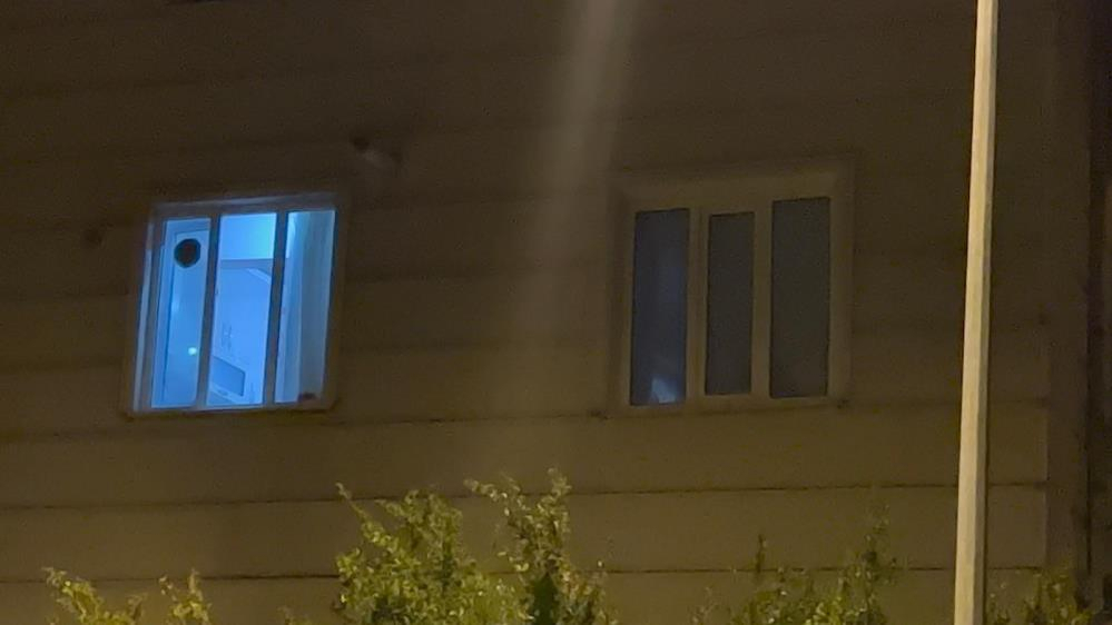 Yeğenini Erkek Arkadaşıyla Yakalayan Amca Dehşet Saçtı:2 Yaralı