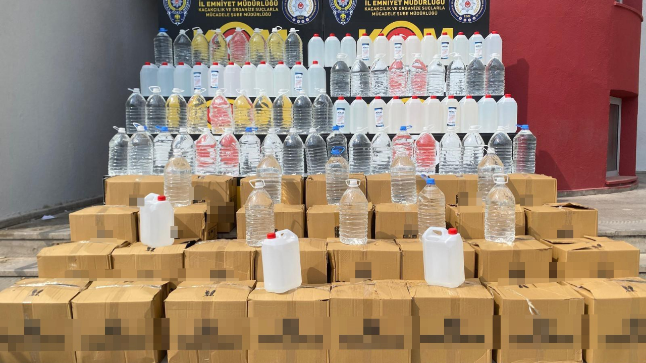 2 Ton Kaçak Etil Alkol Ele Geçirildi:2 Gözaltı