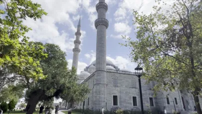 Tarihi Süleymaniye Camii’nde Hırsızlık