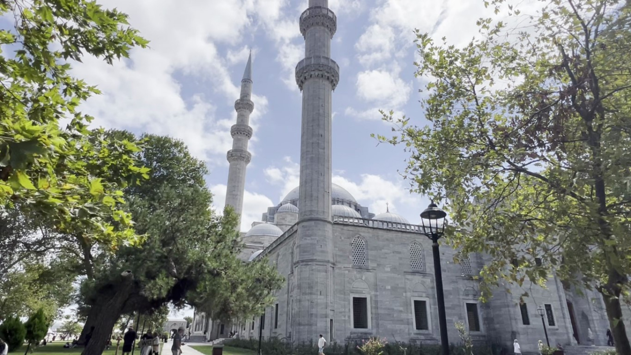 Tarihi Süleymaniye Camii’nde Hırsızlık