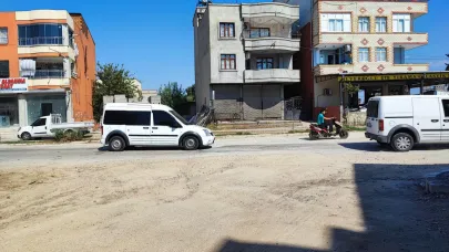 Adana'da Su Borusu Patlayan Mahalle Toz İçinde Kaldı