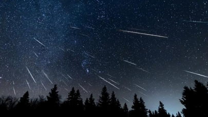 Gökyüzünde Eşsiz Manzara:Perseid Meteor Yağmuru Nefes Kesti