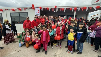 ''Enkazda Filizlenen Çiçekler Üniversiteli Oldu''