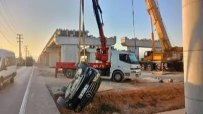 Kontrolden Çıktı, Üst Geçit İnşaatına Düştü:4 Yaralı