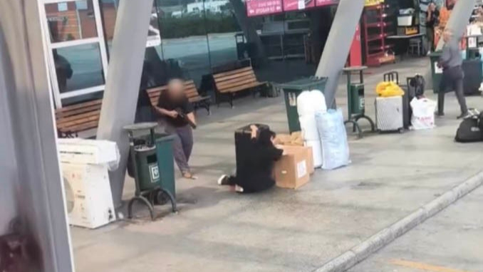 Otogarda Dehşet! Kızını Tüfekle Vurdu