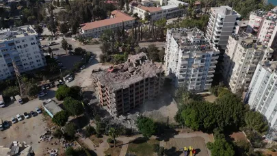33 Yıllık Binanın Yıkımına Başlandı