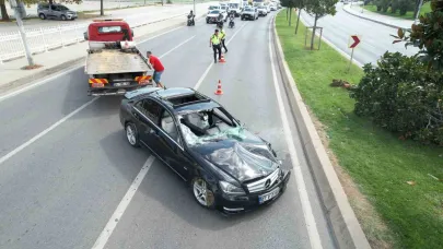 Sahil Yolu’nda Kaza:Lüks Otomobil Takla Atıp Devrildi