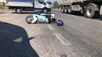 Çarpışmamak İçin Yaptığı Manevra Motosikleti Devirdi:2 Yaralı