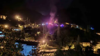 Evde Korkutan Yangın:Anne ve Oğlu Yaralandı