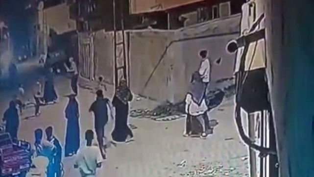 Çocukları Sopayla Dövdü!