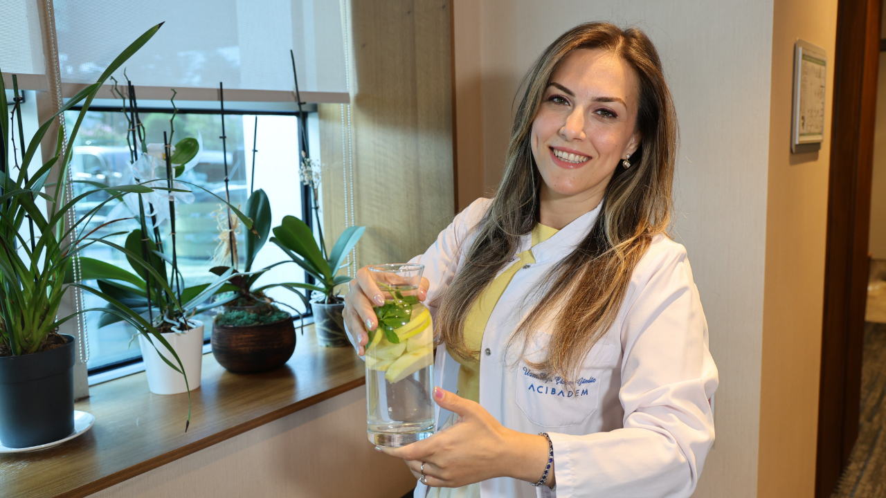Uzmanından Su Tüketimi Uyarısı:&#039;&#039;Asitli İçecekler Sindirim Sorunlarına Yol Açıyor&#039;&#039;