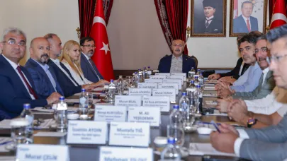 Vali Köşger Büyük Aile Platformu Üyeleriyle Bir Araya Geldi