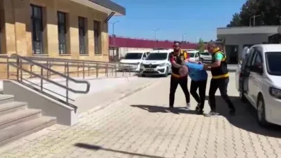 46 Yıl Hapisle Aranan Dolandırıcı Sokakta Yakalandı