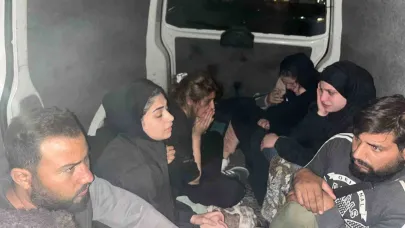 2 Araca Çarpıp Kaçan Minibüsten 11 Kaçak Göçmen Çıktı