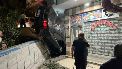 Fren Yerine Gaza Bastı, Lokantaya Daldı