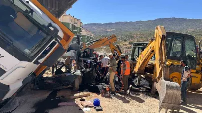 Kontrolden Çıktı, Otomobilin Üzerine Devrildi:Sürücü Öldü
