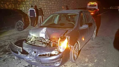 Beton Mikseriyle Çarpışan Otomobilin Sürücüsü Yaralandı