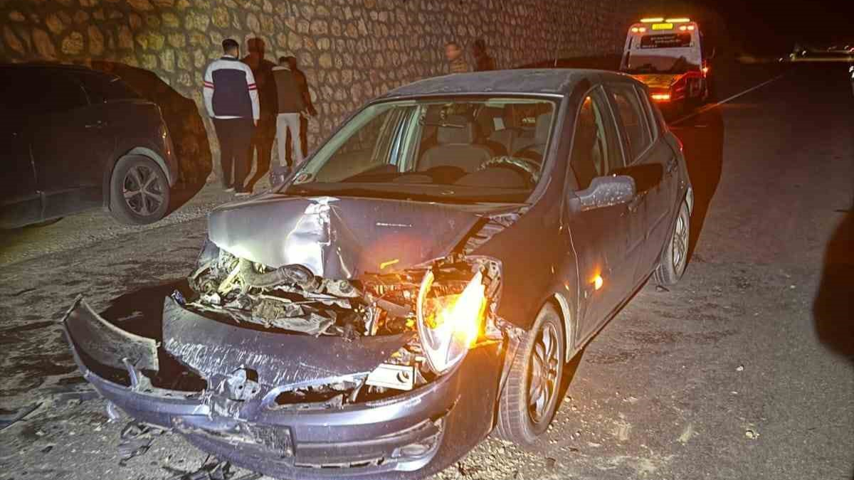 Beton Mikseriyle Çarpışan Otomobilin Sürücüsü Yaralandı