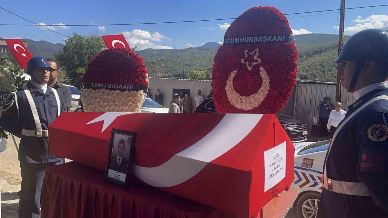 Kazada Şehit Olan Astsubay Çavuş Kemal Özgür Toprağa Verildi