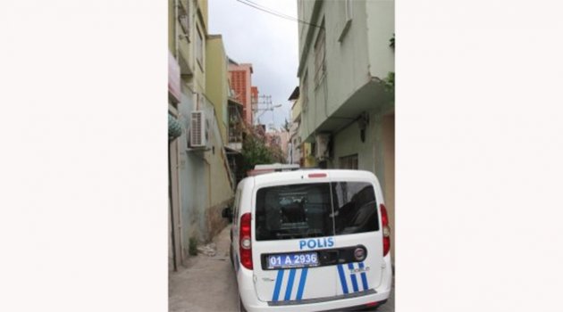 3’üncü katından asfalt yola düşen kadın öldü