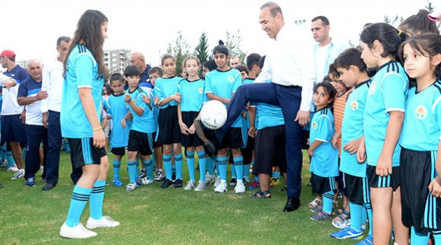 4 Bin 350 Çocuğa Futbol Eğitimi