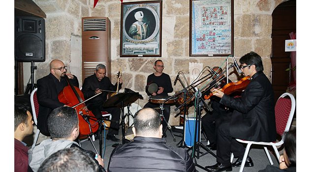 5 asırlık konakta yaylı çalgılarla türküler konseri