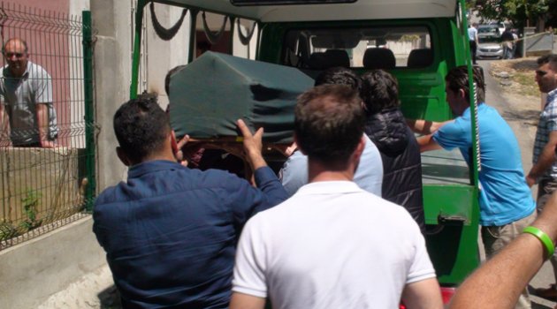 5 yaşındaki oğlunu boğarak öldürdü