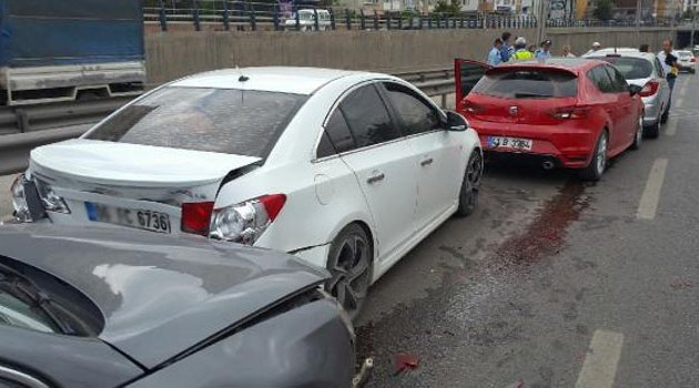6 araçlı zincirleme kaza: 1 yaralı