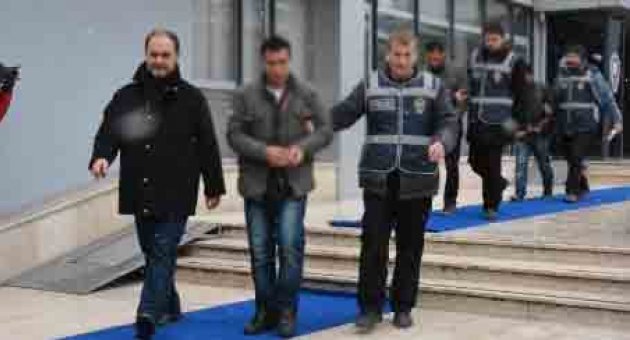 60 bin liralık altın dolandıran şüpheliler son anda yakalandı